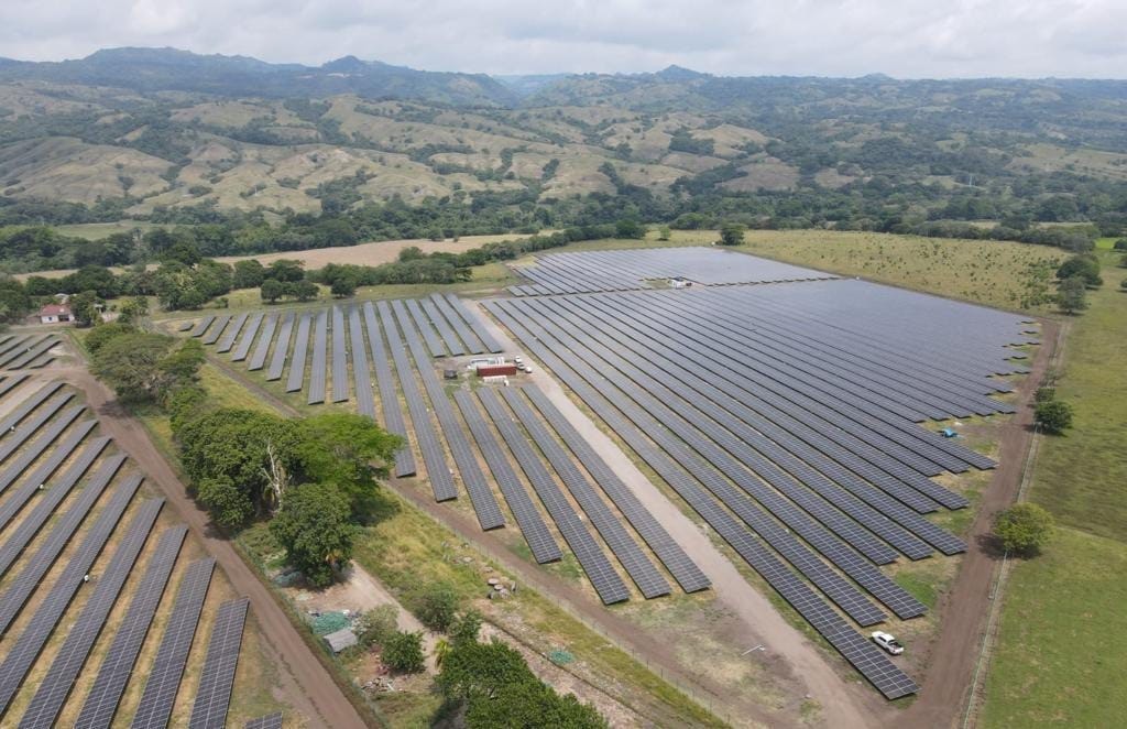 Multinacional española inauguró tres plantas solares en el Tolima