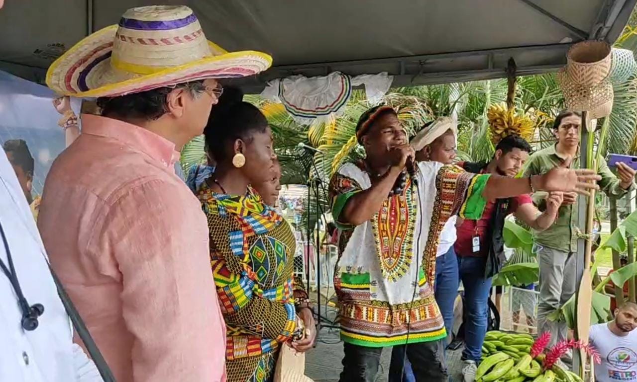 Poemas que reivindican a la raza negra en campaña del Pacto Histórico en Tumaco