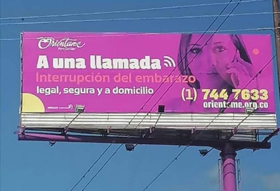 Polémica por valla publicitaria que ofrece abortos a domicilio en Ibagué