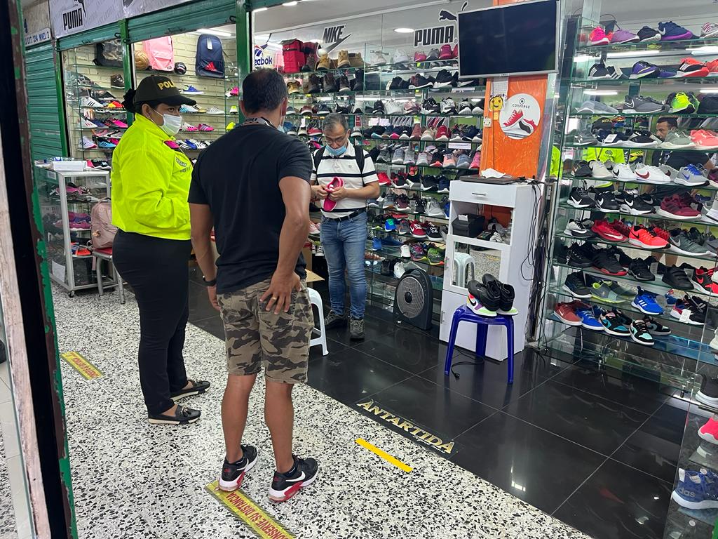 Policía incautó más de 1.200 tenis 'piratas' en el centro de Ibagué