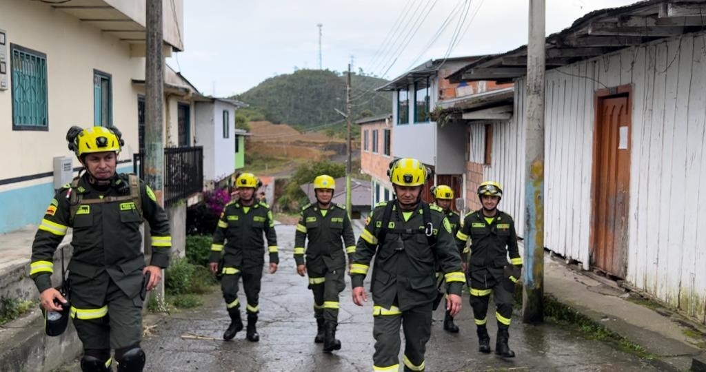 Policías expertos en gestión del riesgo asumen prevención Nevado del Ruiz