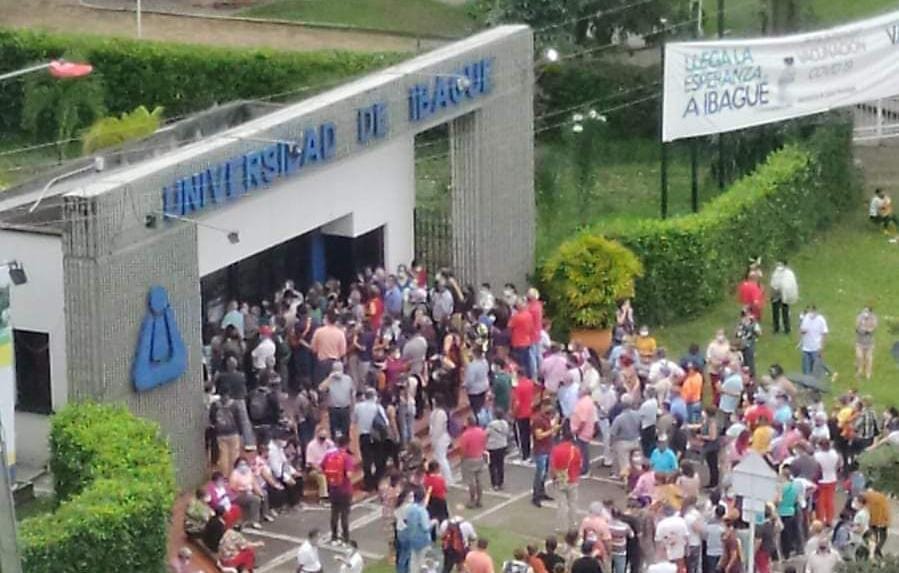 Por aglomeraciones, Ibagué implementa 'pico y cédula' en la vacunación contra el covid-19
