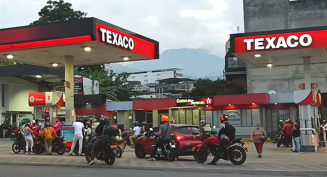 Precio de la gasolina aumentó 200 pesos por galón
