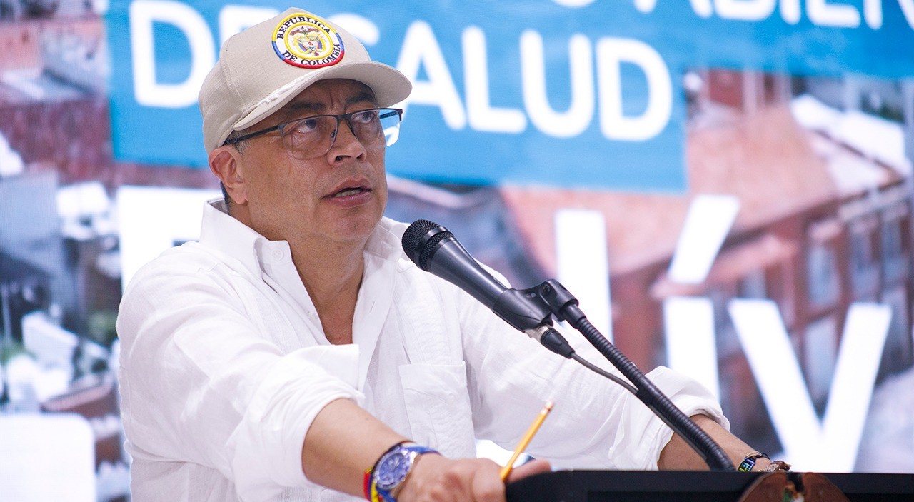 Presidente Petro anunció 100 horas de trabajo permanente con las EPS