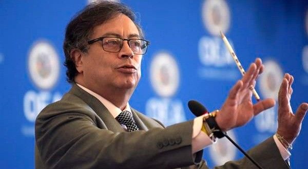 Presidente Petro pide cambiar la estrategia de lucha contra la ilegalidad