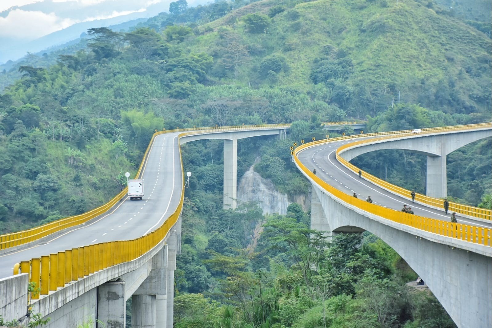 Pronta solución al problema vial entre Cajamarca e Ibagué, pide Orozco