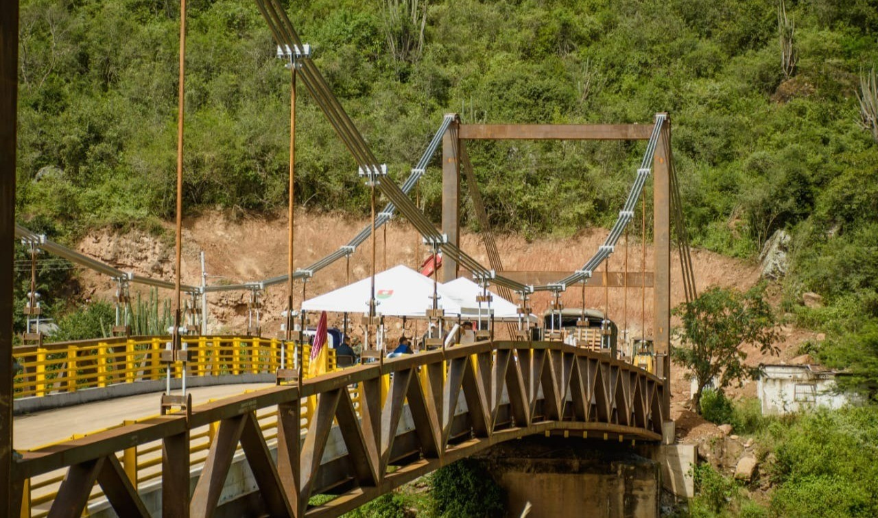 Se entregó el Puente Las Delicias entre Alpujarra y Baraya