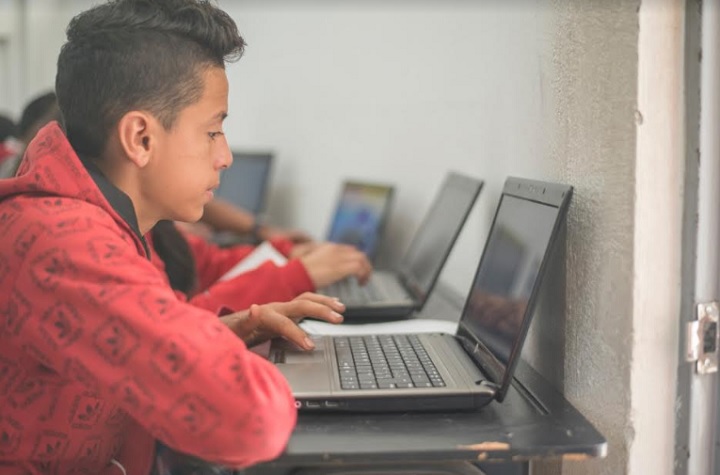 Más de 1.700 computadores llegarán a reforzar la educación en casa