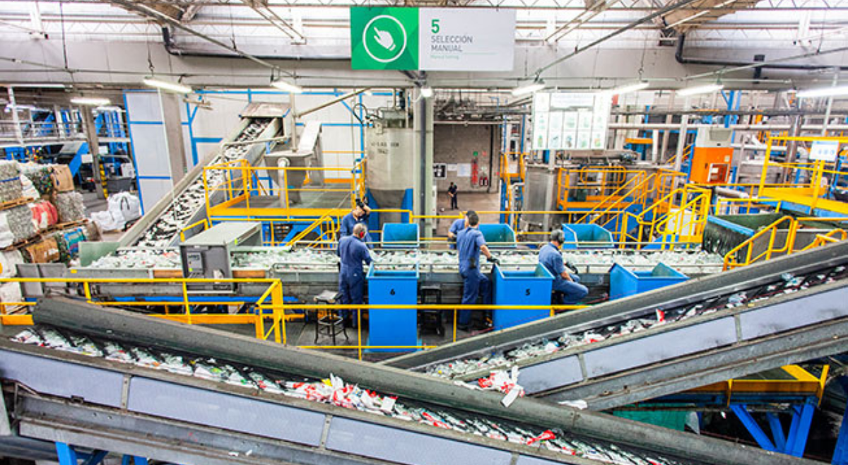 Inauguran empresa de reciclaje más grande de Suramérica