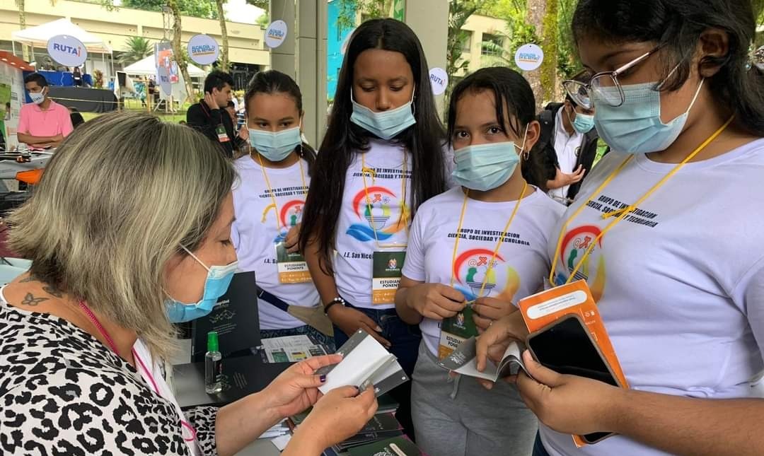 Récord de visitas en el primer día de Expociencia