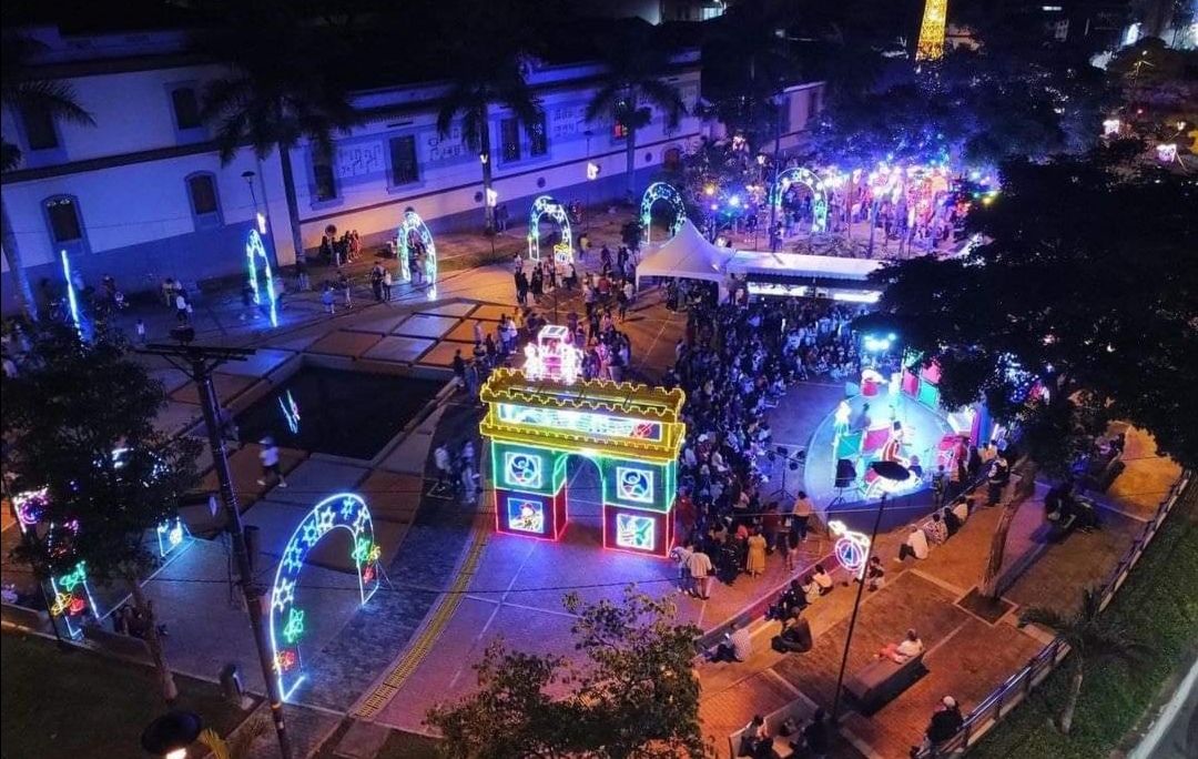 Aproveche los paseos gratuitos en chiva para conocer el alumbrado navideño de Ibagué