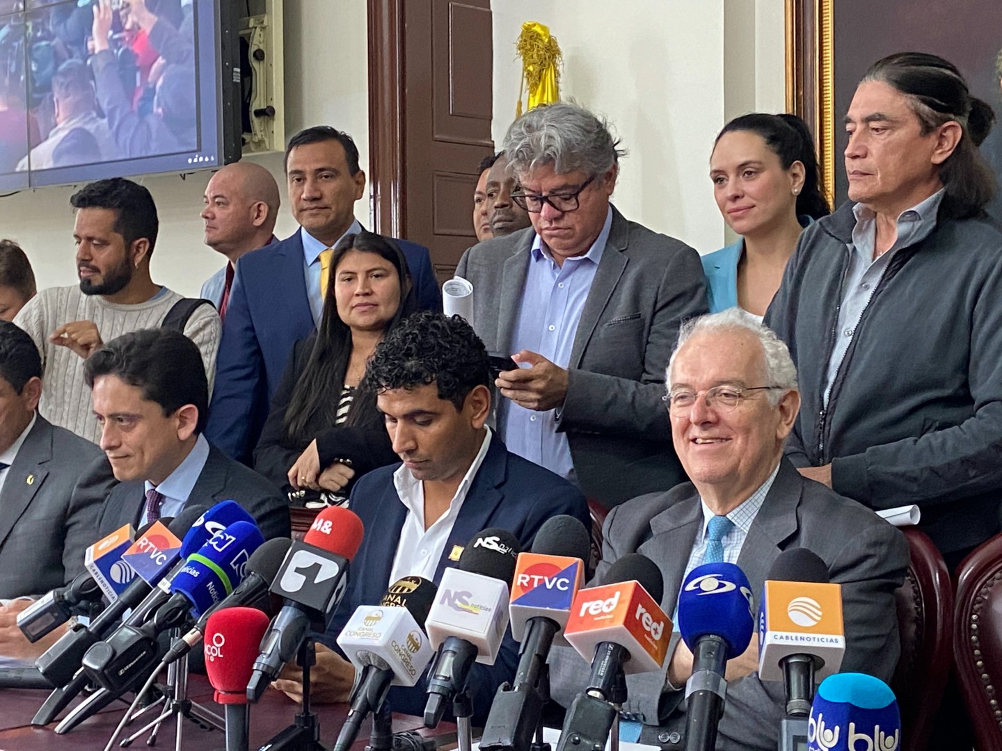 Reforma tributaria radicada por el gobierno Petro busca recaudar $25.9 billones anuales