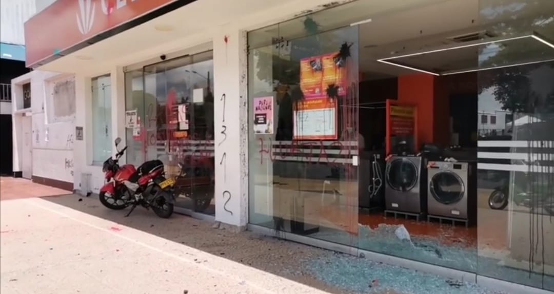 Reportan actos vandálicos en las oficinas de Celsia y un banco de Ibagué