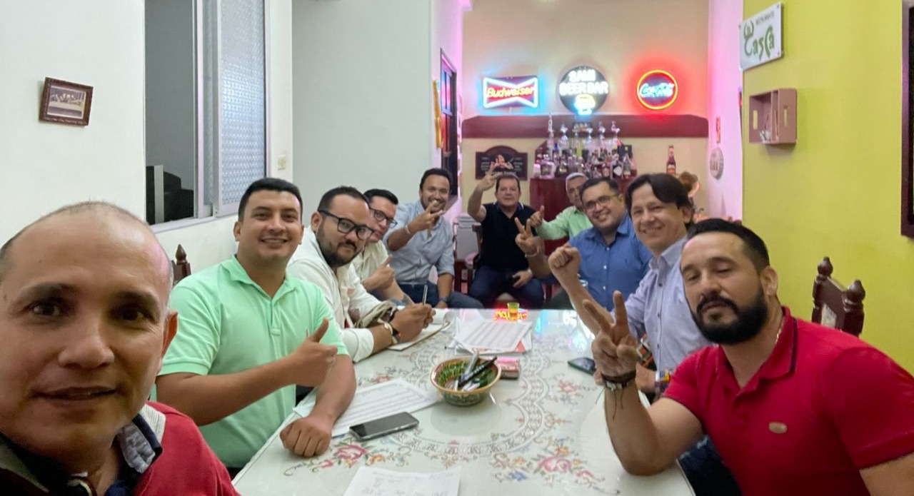 Reunión de concejales de Ibagué y diputados del Tolima que apoyan candidatura de Petro