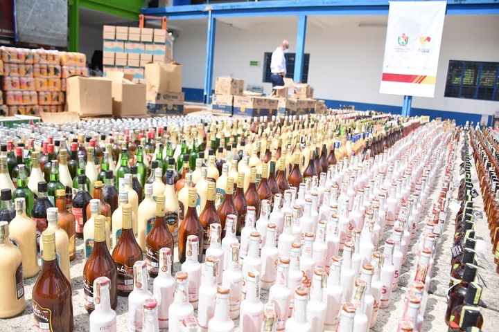 Abundante licor adulterado y de contrabando fue destruido por la Gobernación del Tolima