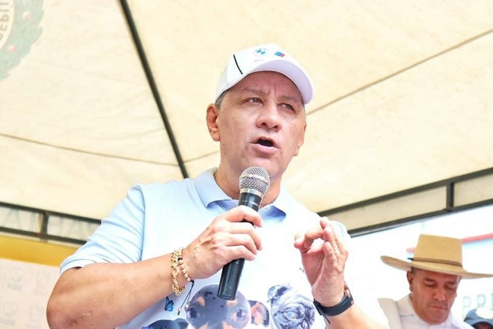 Gobernador Orozco advierte con entrar en huelga de hambre