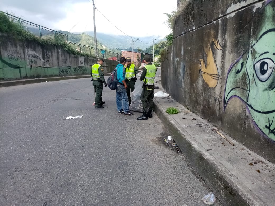 Policía realiza actividades de recuperación en la comuna 1
