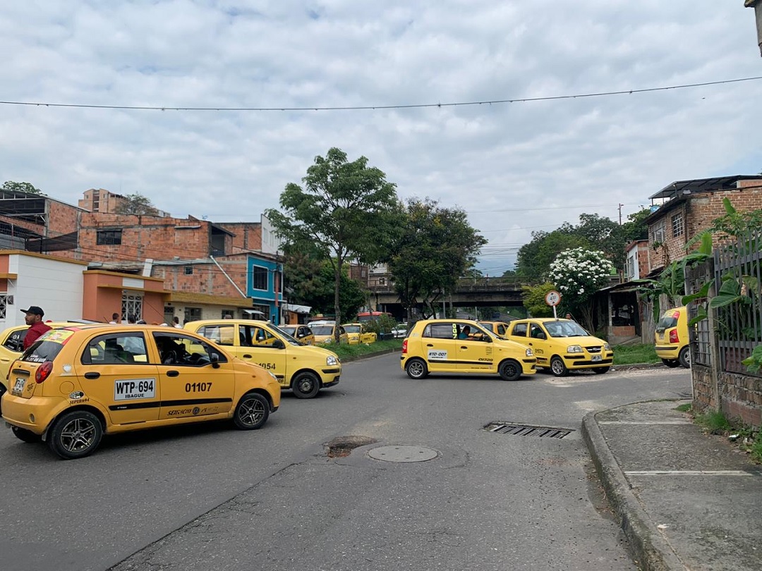 Un grupo de taxistas bloquea algunos sectores de Ibagué