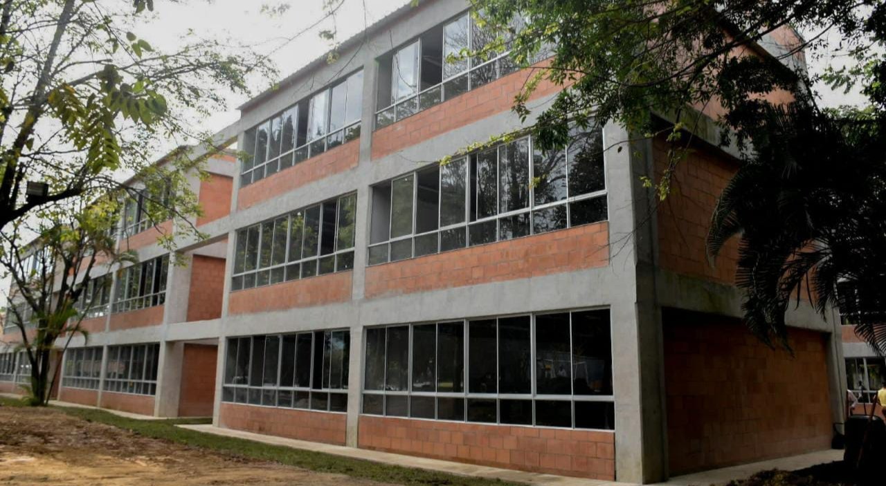 Anuncian entrega de las nuevas instalaciones del colegio la Sagrada Familia