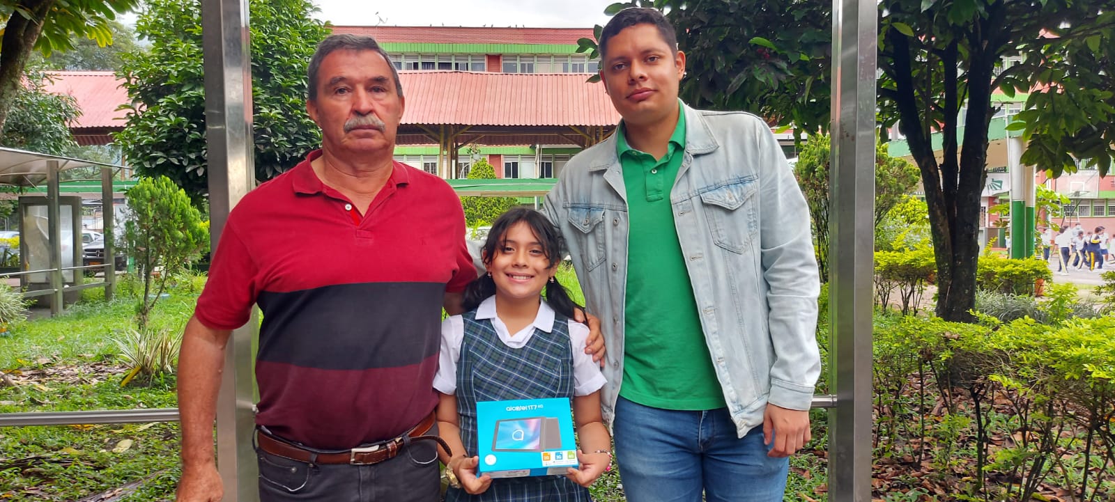 Se entregó la tableta del concurso de selfie en Expociencia
