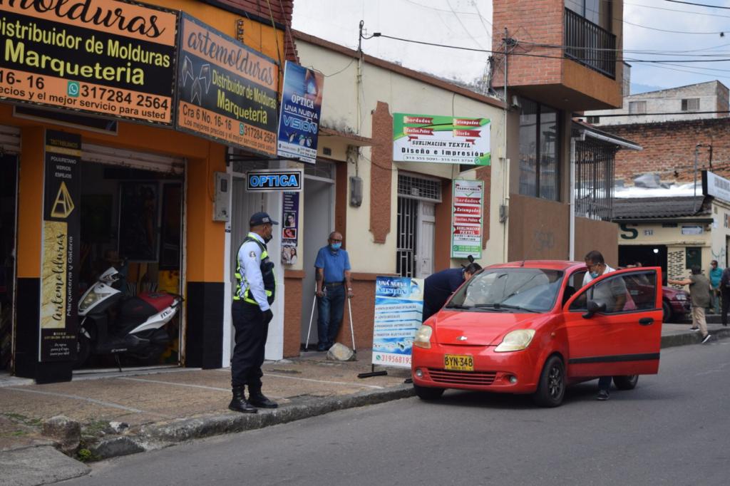 Se han impuesto más de 25 comparendos por mal parqueo en la carrera Sexta de Ibagué
