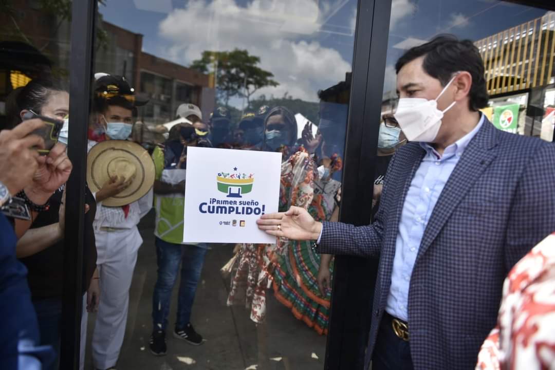 ¿Se inauguró el Coliseo de Combate sin terminar?
