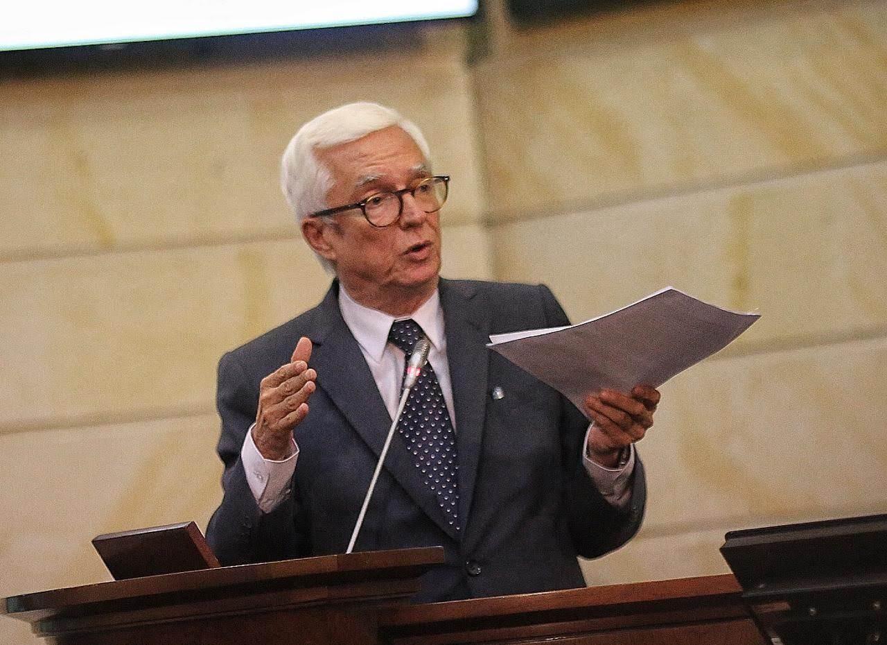 Tolimense oficializó su candidatura presidencial en el 2022