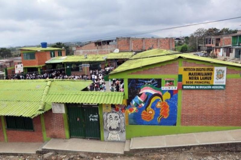 Sicarios persiguieron a un hombre y lo asesinaron dentro de un colegio en Ibagué