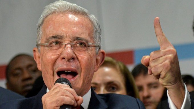 "Hay gran cantidad de pruebas que comprometen a Álvaro Uribe"