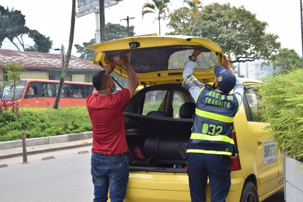 Sorprendieron a taxistas y buseteros incumpliendo las normas de tránsito en Ibagué