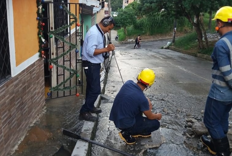 Nueve familias afectadas por un tubo de agua roto en el sur de Ibagué