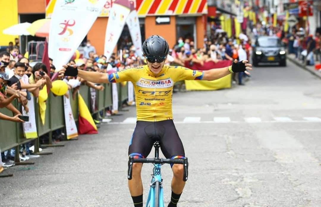 Didier Merchán acaricia el podio