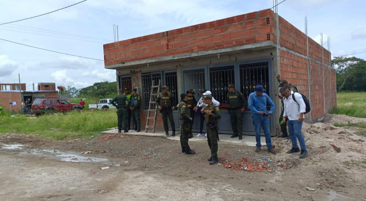 Suspendieron y demolieron construcciones cerca al relleno sanitario de La Miel