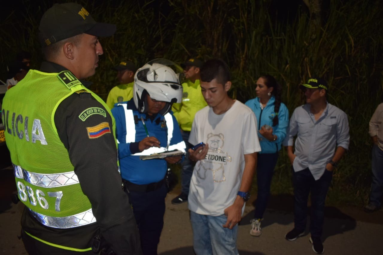 'Tatequieto' a los piques ilegales en la vía hacia San Bernardo