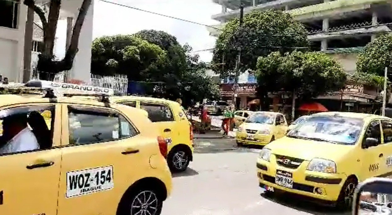 Taxistas se suman al paro de busetas en Ibagué