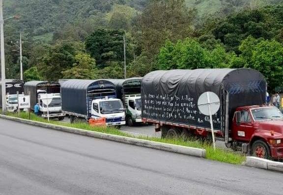 Transportadores continúan bloqueos en puntos de ingreso a Ibagué