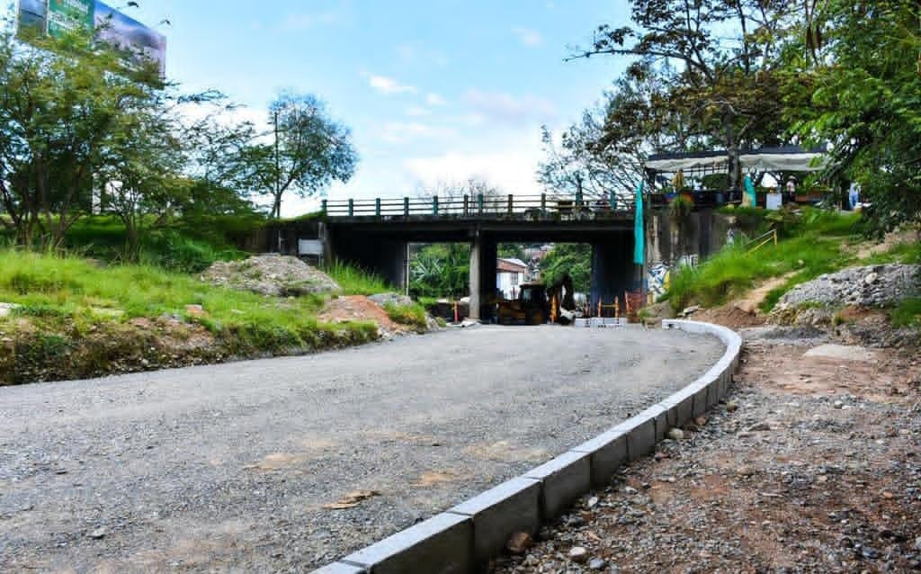 Tras cinco meses de retraso, inicia la pavimentación de la calle 103 de Ibagué
