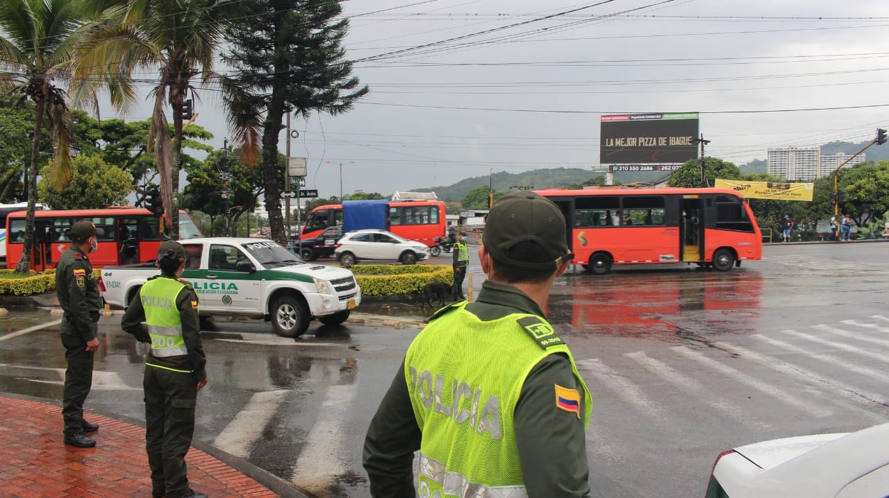 Tras regaño del alcalde Hurtado, policías vigilan para evitar bloqueos en la calle 60