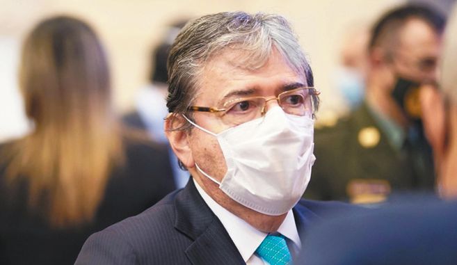 Ministro de Defensa sigue en cuidado crítico