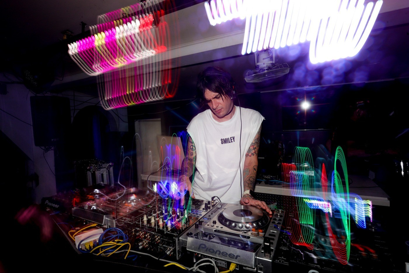Unaporte DJ y Error Polynomial en tarima de manera gratuita en Ibagué