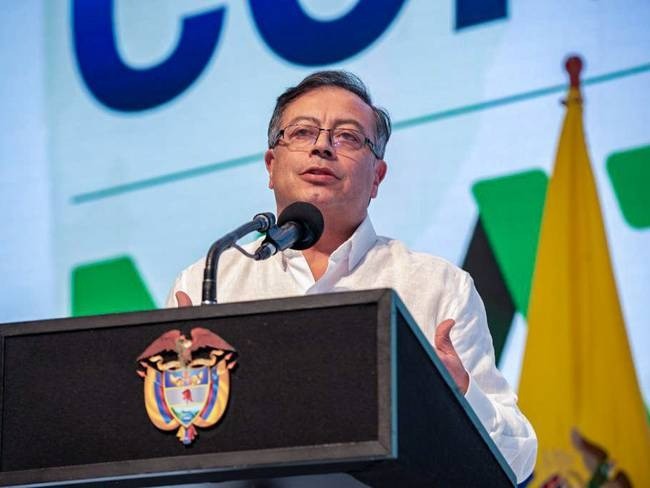 Unirse a transición energética planificada pide Petro a sector del gas