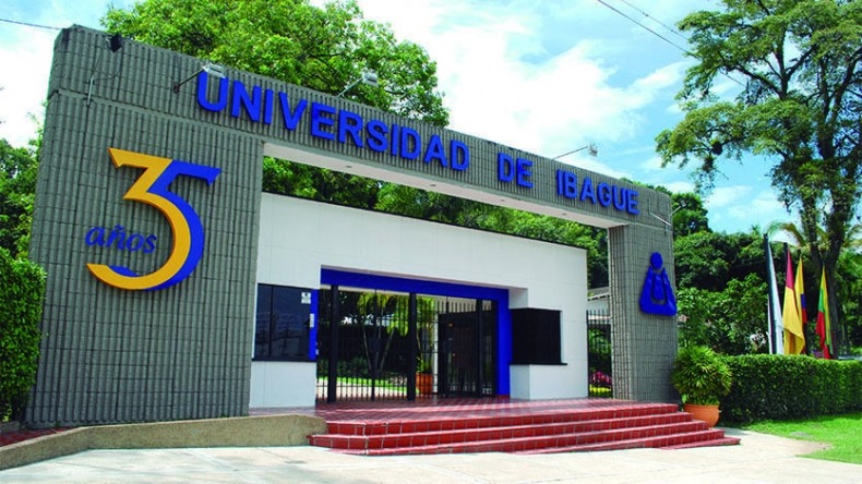 Renuevan acreditación a programa bandera de la Unibagué