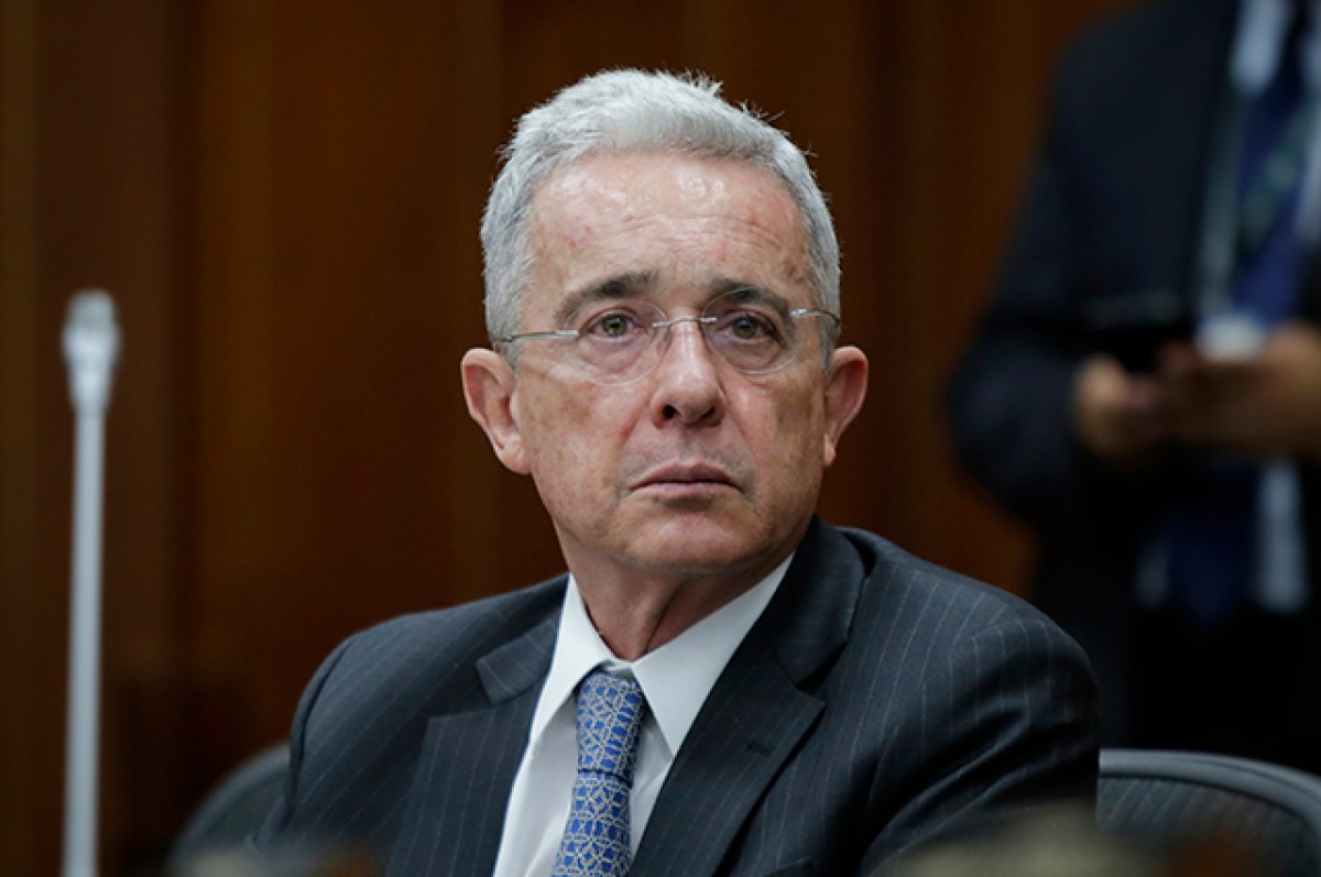 Uribe irá a juicio por soborno de testigos y fraude procesal