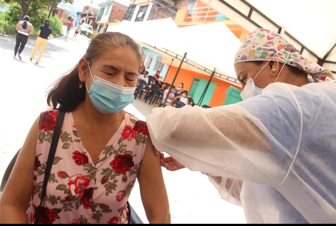 ¿Busca dónde vacunarse contra el covid este viernes en Ibagué?