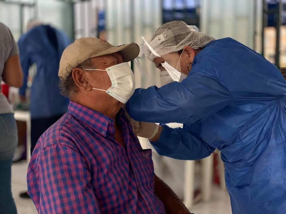Inicia aplicación de segunda dosis de Sinovac para adultos mayores de 70 años en Ibagué