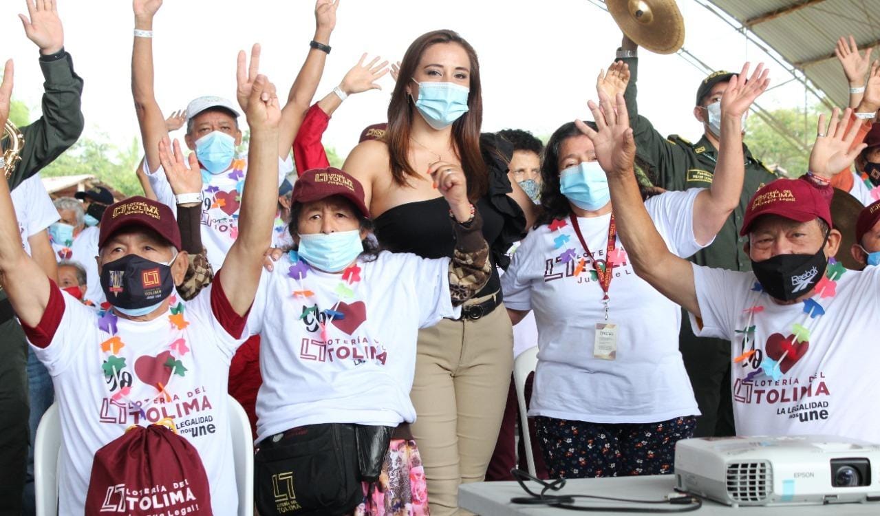 Vendedores de la Lotería del Tolima celebraron el Día del adulto mayor en Playa Hawai