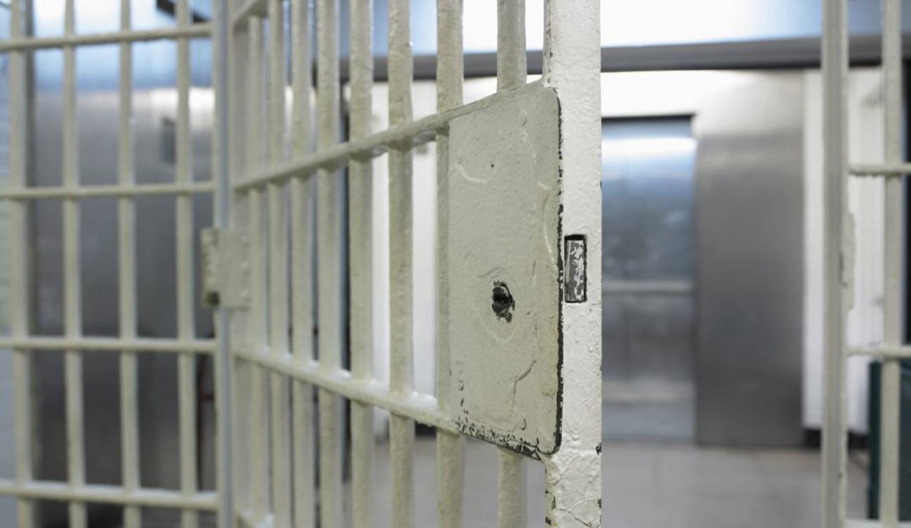 Condenan a hombre que abusó de su hermana