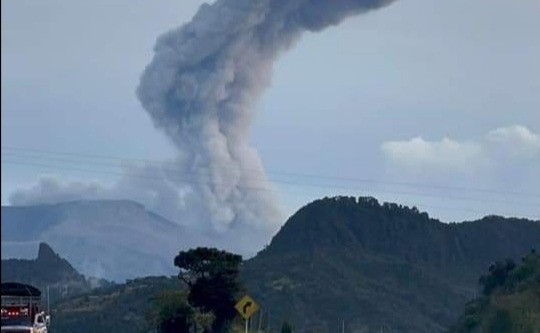Volcán Nevado del Ruíz continúa en alerta amarilla