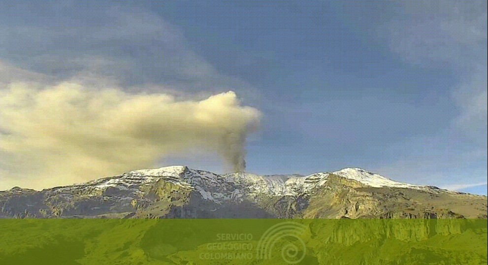 Volcán Nevado del Ruiz expulsó columna de ceniza de casi 3.000 metros de altura
