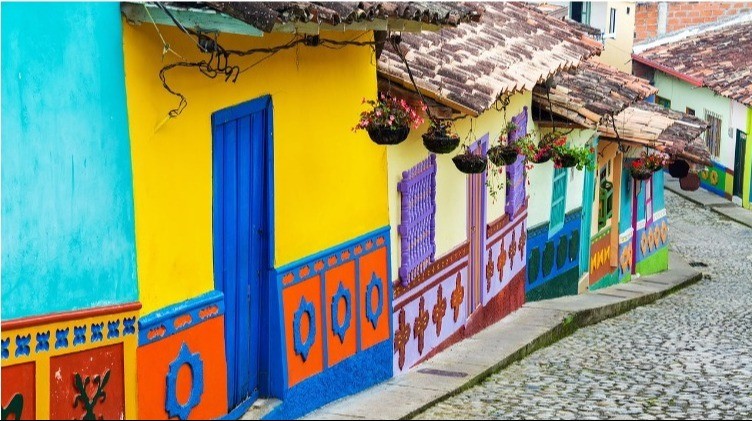 Vuela alto, gasta menos! Descubre cómo conseguir los tiquetes más baratos para recorrer Colombia